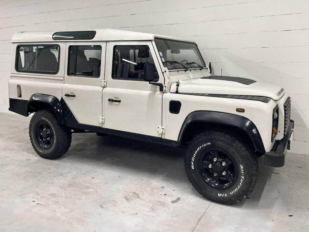 Land Rover Defender Quintessence Automobiles